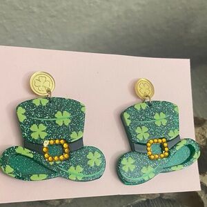 5/$10❤️❤️❤️Green Sparkling Resin ☘️Shamrock Hat Post Pierced Earrings